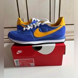 New Boys Nike Waffle Trainer 2 Blue/Yellow size 5Y Tennis Shoes Sneakers UCLA